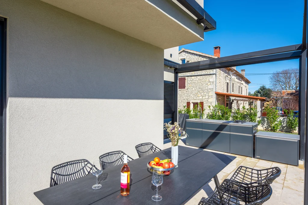 Modern Villa With Pool and Garden in Krnica