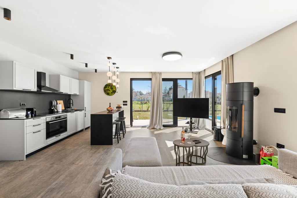 Modern Villa With Pool and Garden in Krnica