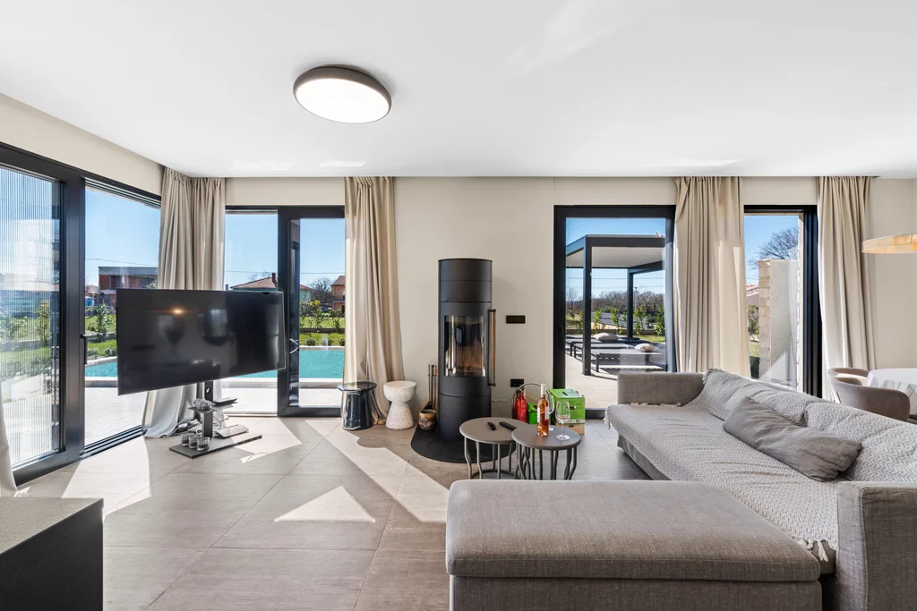 Modern Villa With Pool and Garden in Krnica