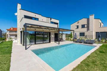 Contemporary Villa with Pool in Krnica