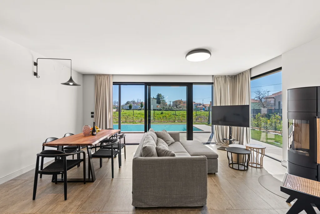 Contemporary Villa with Pool in Krnica