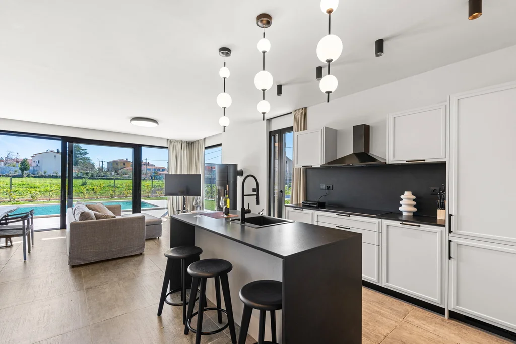 Contemporary Villa with Pool in Krnica