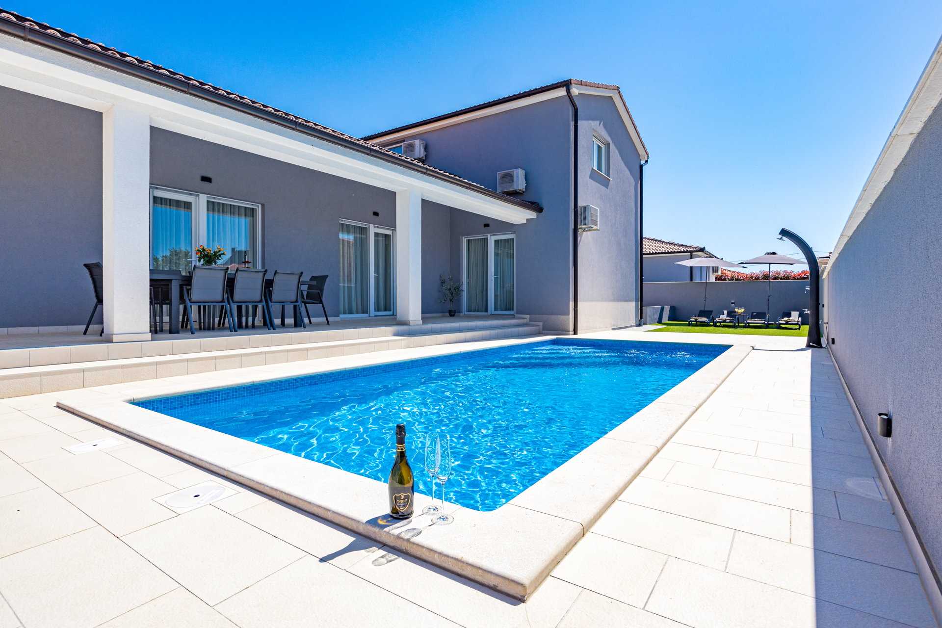 Villa Peony Grace s bazenom