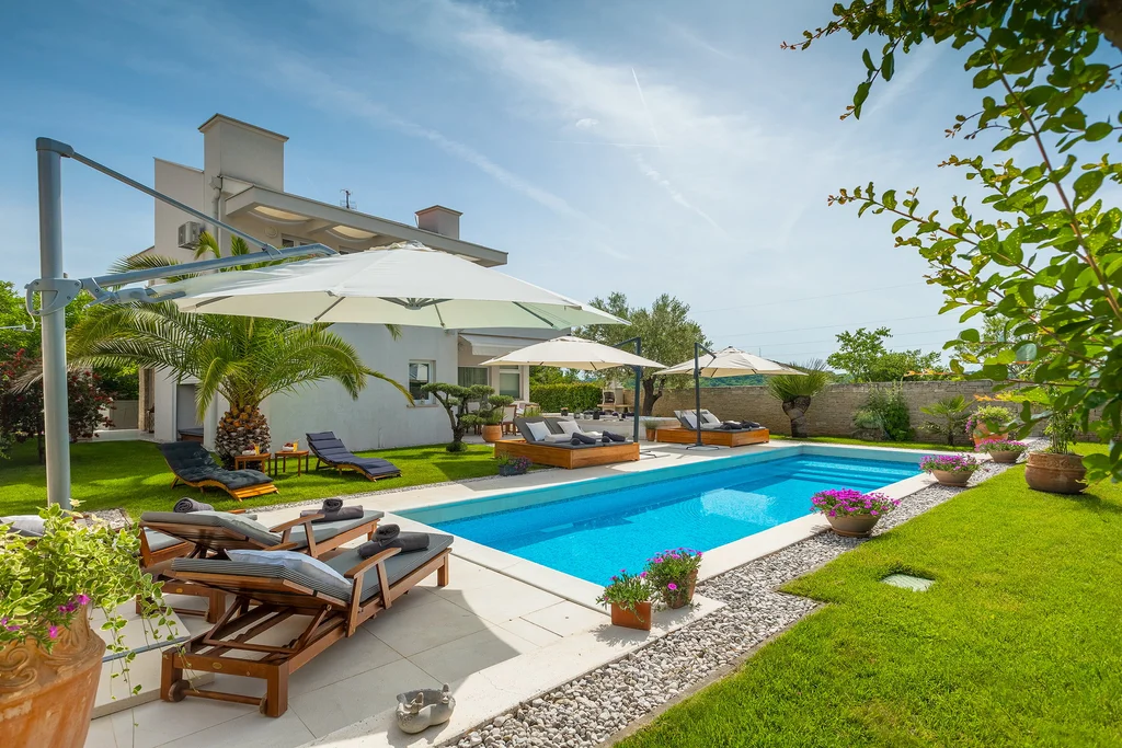 Modern Villa with Pool and Sauna in Rovinjsko Selo