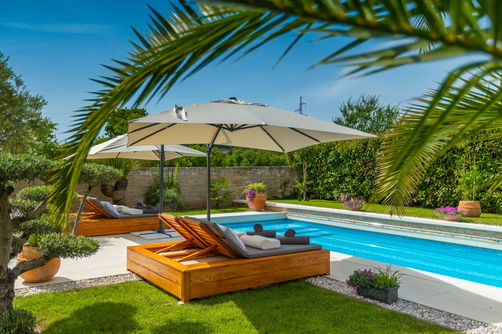 Modern Villa with Pool and Sauna in Rovinjsko Selo