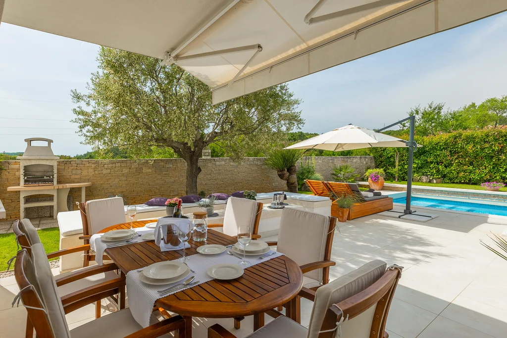 Modern Villa with Pool and Sauna in Rovinjsko Selo