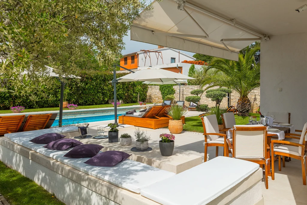 Modern Villa with Pool and Sauna in Rovinjsko Selo