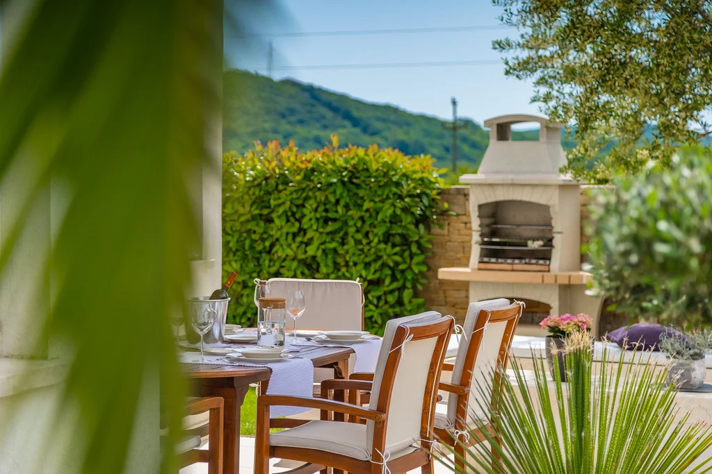 Modern Villa with Pool and Sauna in Rovinjsko Selo