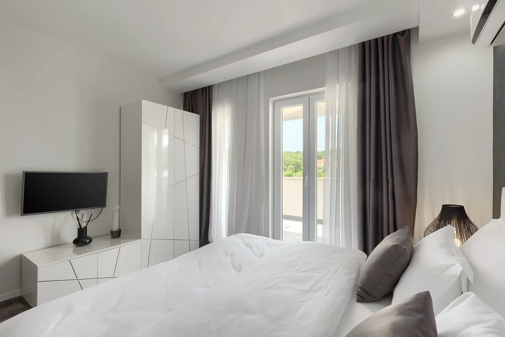 Modern Villa with Pool and Sauna in Rovinjsko Selo