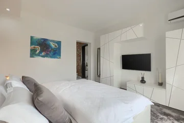 Modern Villa with Pool and Sauna in Rovinjsko Selo