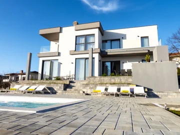 Spacious Villa Retreat in Viškovo