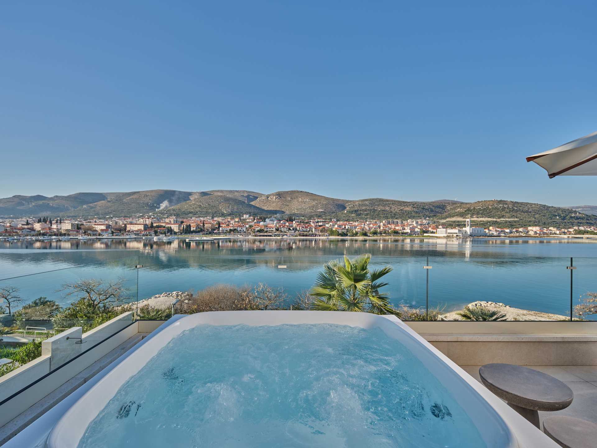 Luxury Villa Lunea with Pool II