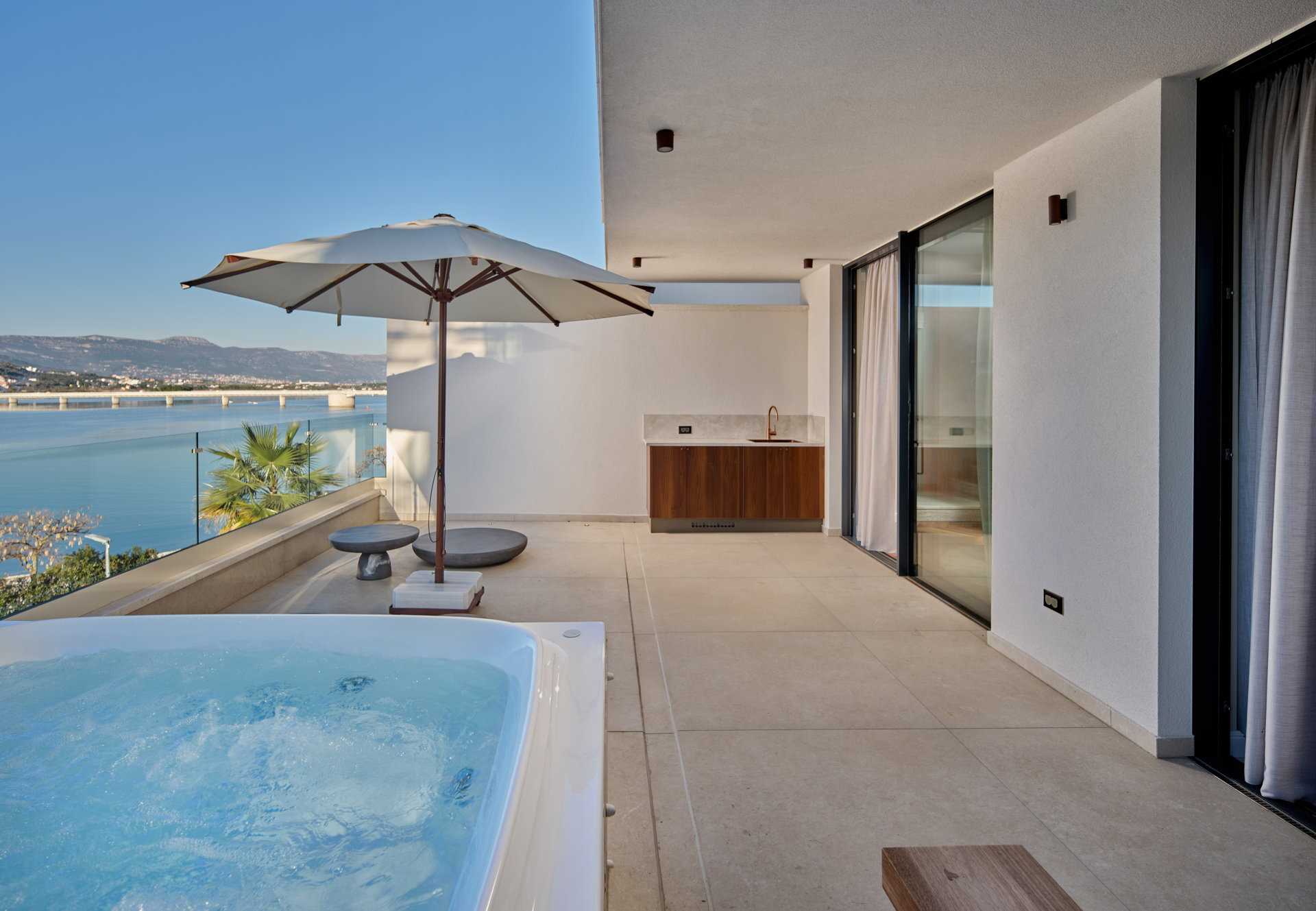 Luxury Villa Lunea with Pool II