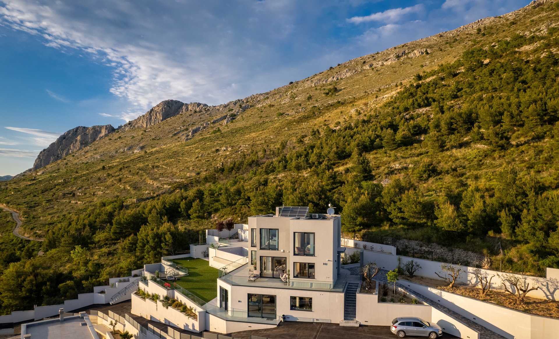 Villa Naaria with Pool