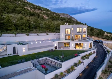 Modern Hilltop Villa with Pool in Podstrana