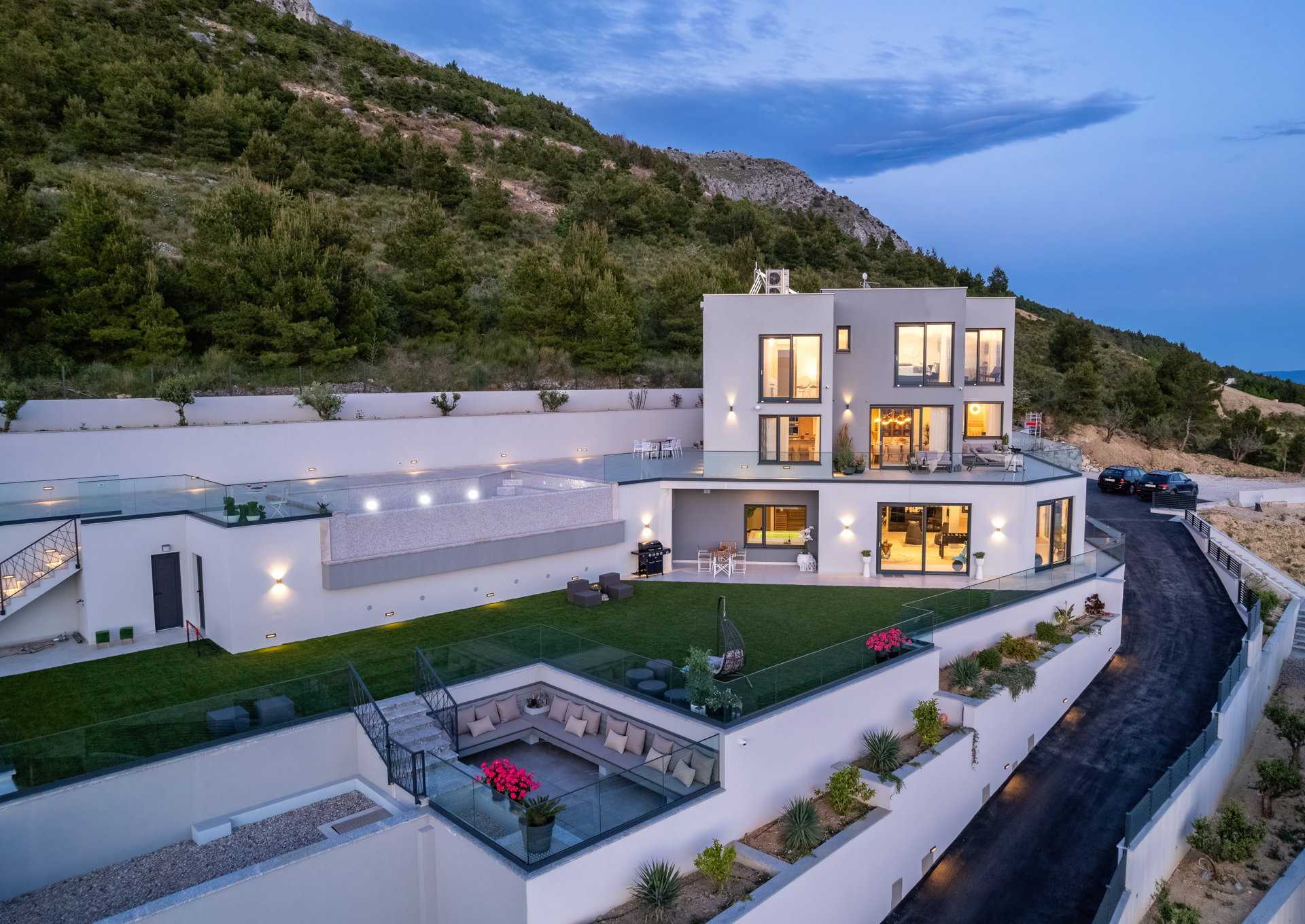 Villa Naaria with Pool