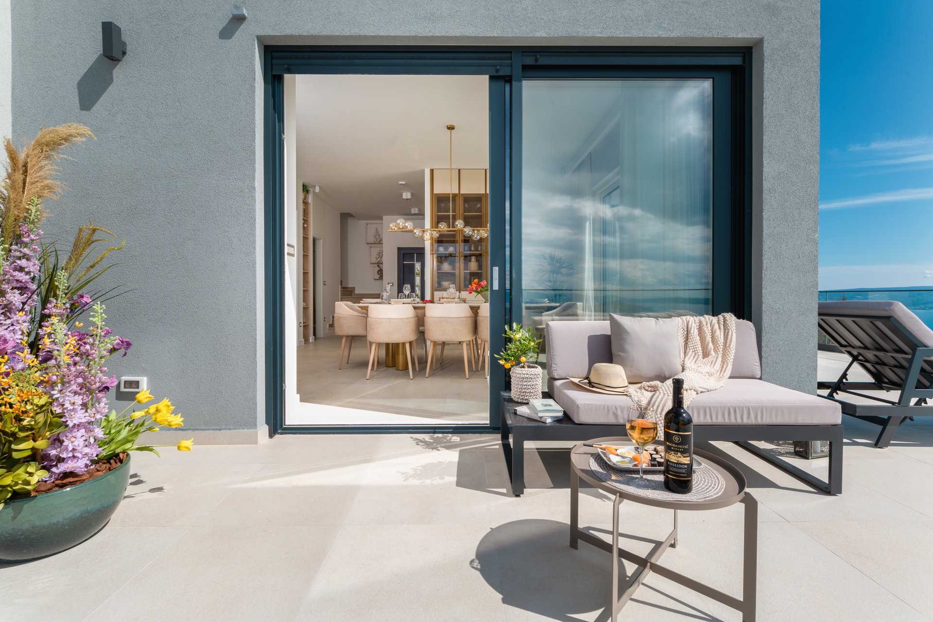 Villa Naaria with Pool