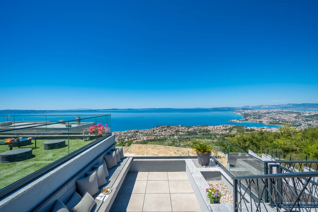 Modern Hilltop Villa with Pool in Podstrana