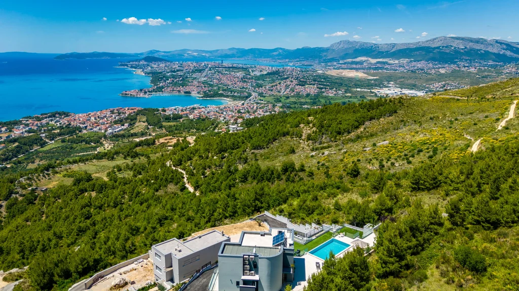 Modern Hilltop Villa with Pool in Podstrana