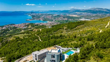 Modern Hilltop Villa with Pool in Podstrana