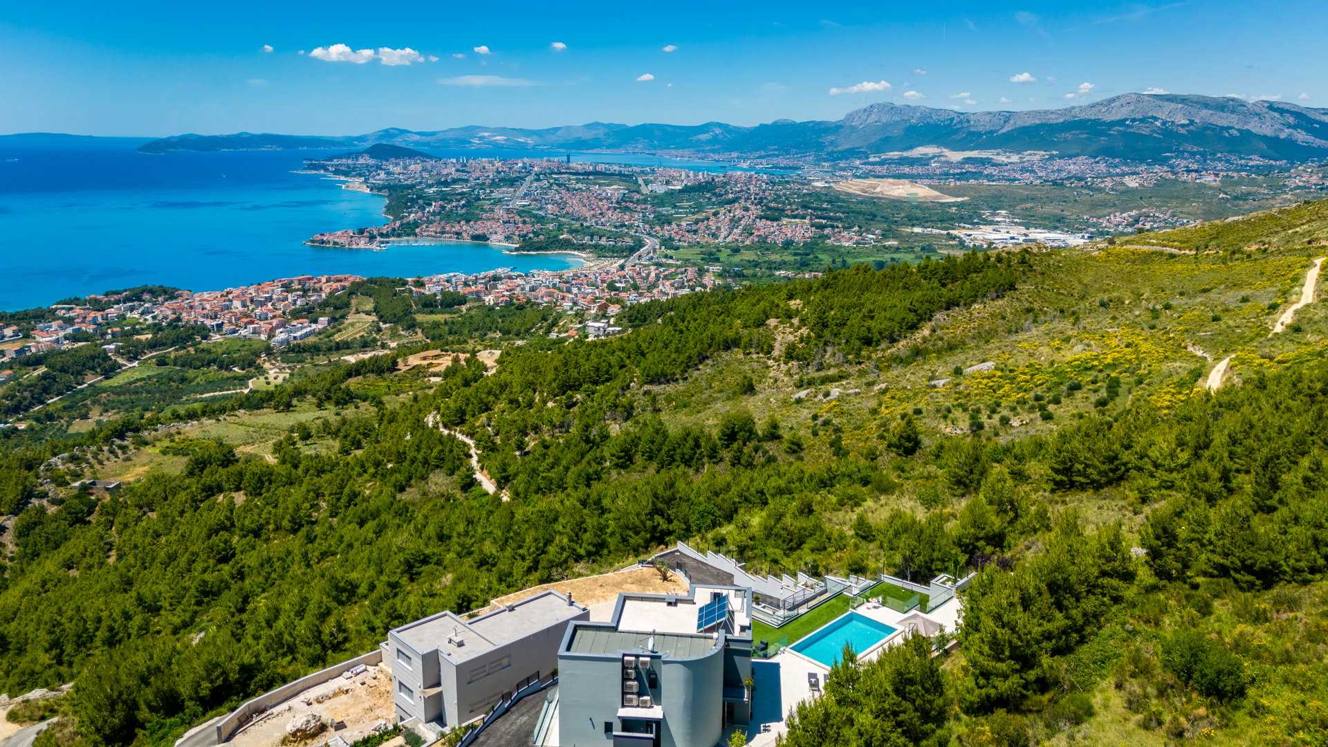 Villa Naaria with Pool