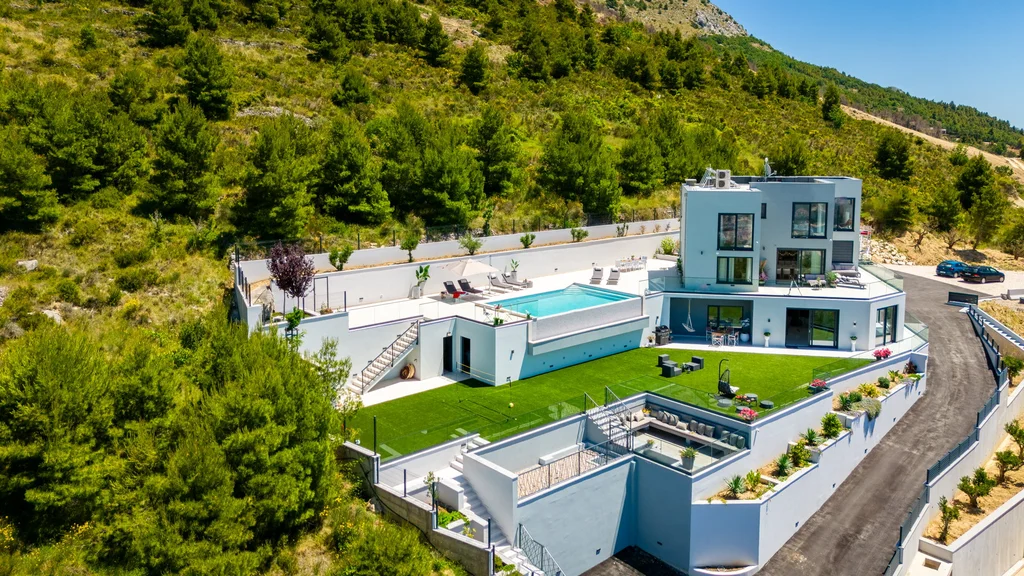 Modern Hilltop Villa with Pool in Podstrana