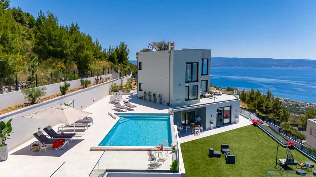 Modern Hilltop Villa with Pool in Podstrana