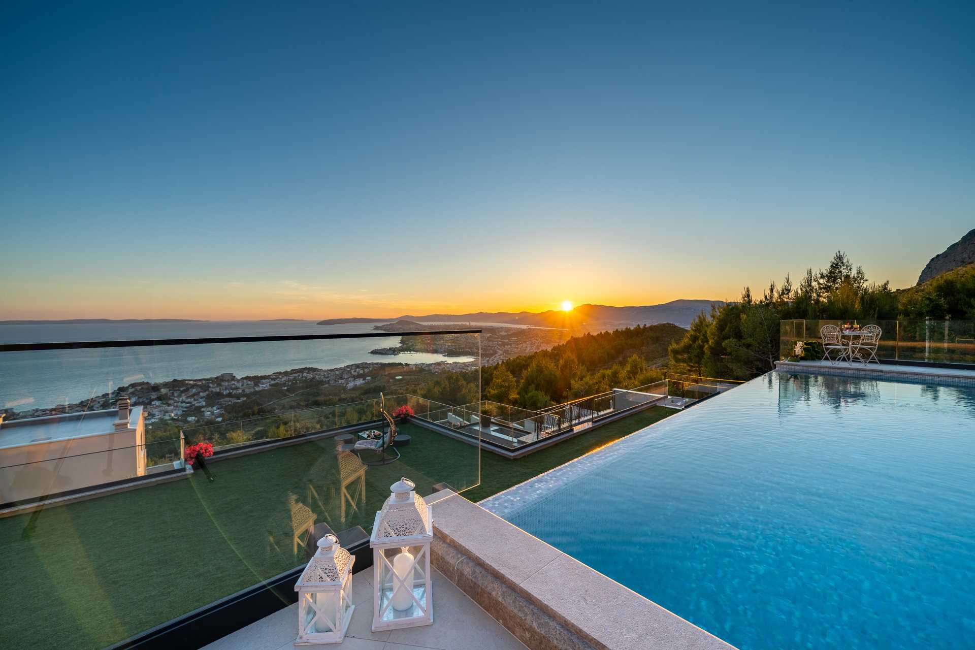 Villa Naaria with Pool