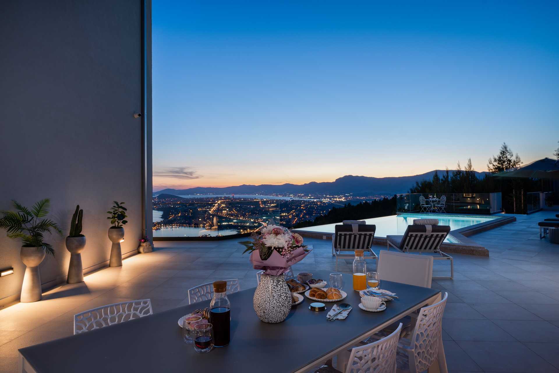 Villa Naaria with Pool