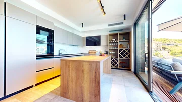 Seaside Retreat Villa with Infinity Pool in Primošten