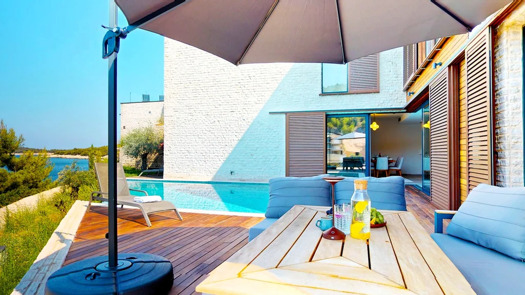 Seaside Retreat Villa with Infinity Pool in Primošten
