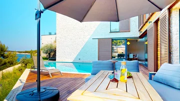 Seaside Retreat Villa with Infinity Pool in Primošten