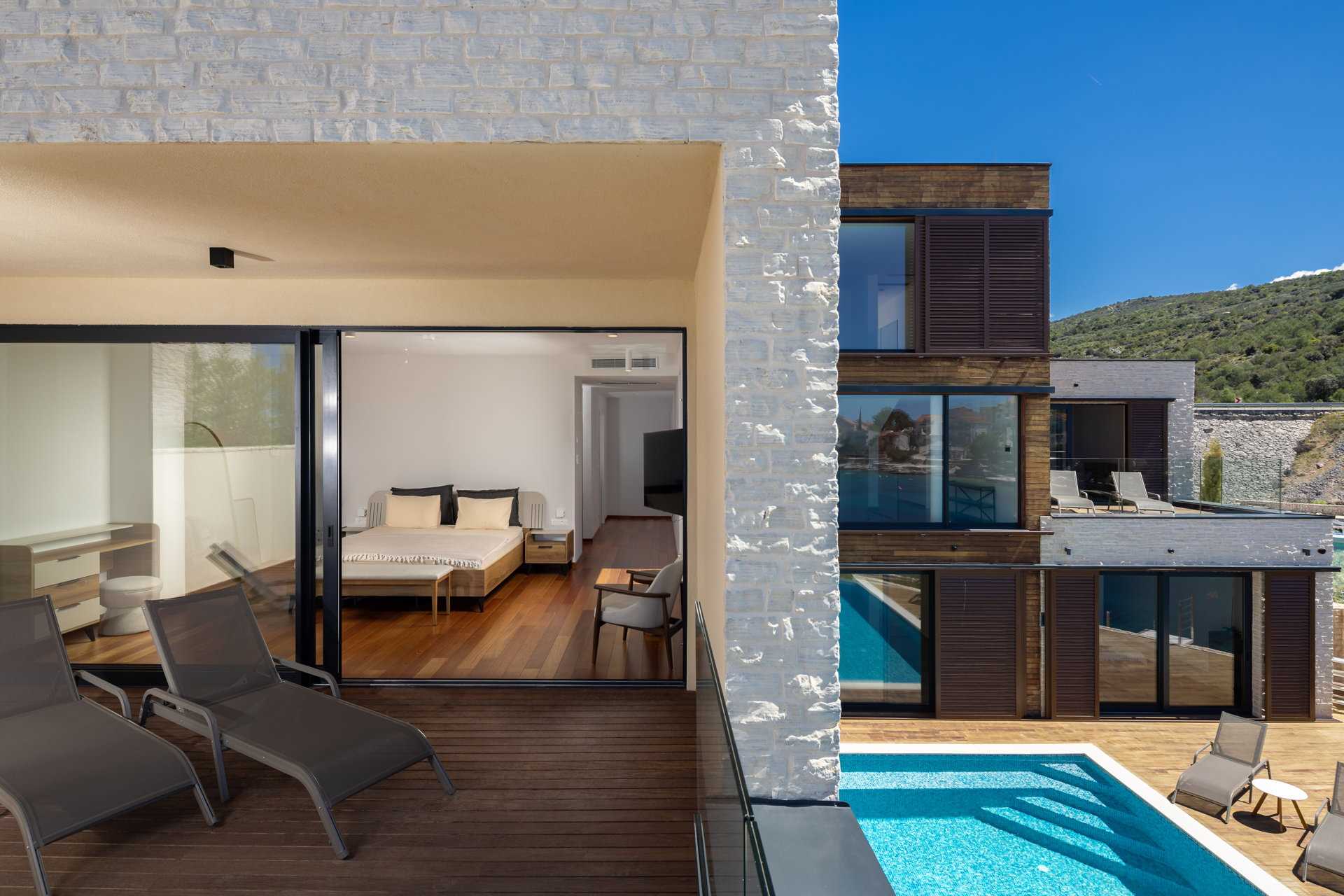 Villa Flora Mare II with Pool