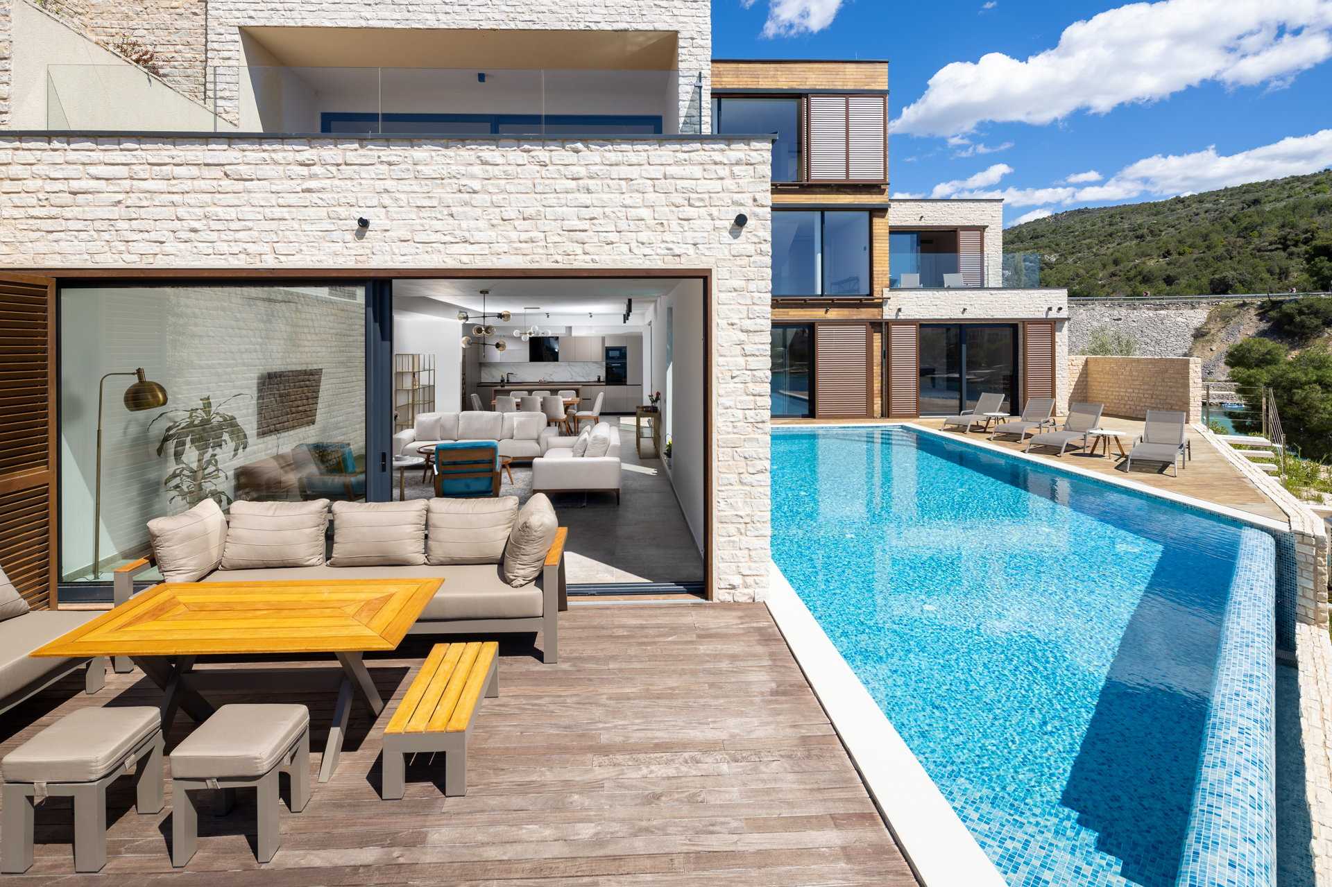 Villa Flora Mare II with Pool