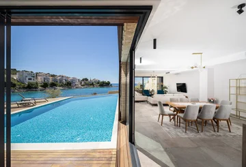 Seaside Retreat Villa with Infinity Pool in Primošten