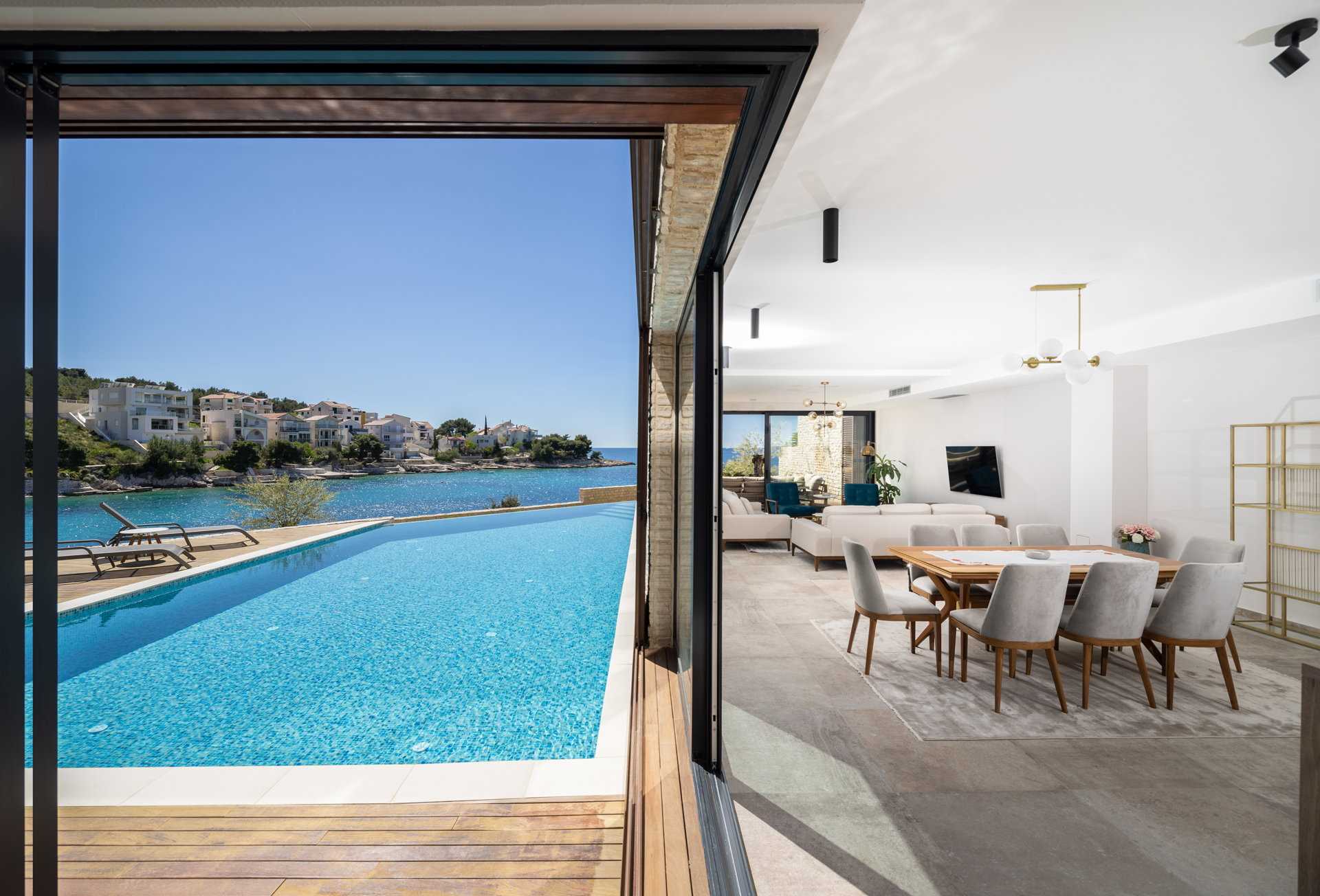 Villa Flora Mare II with Pool