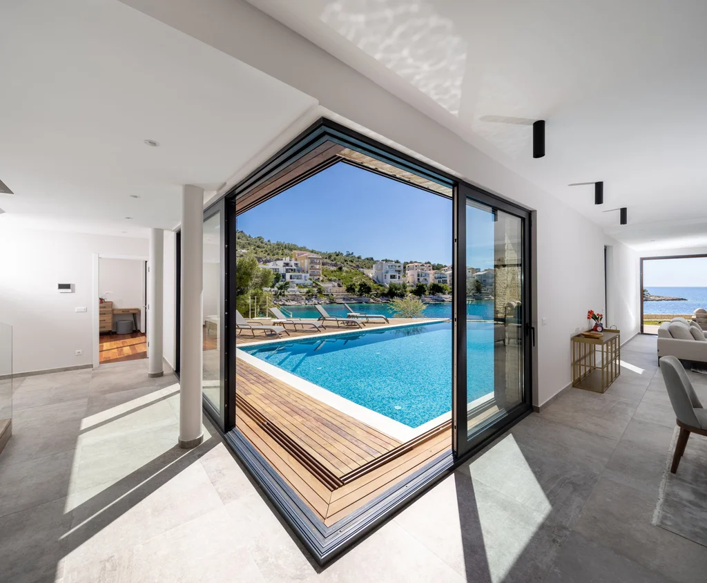 Seaside Retreat Villa with Infinity Pool in Primošten
