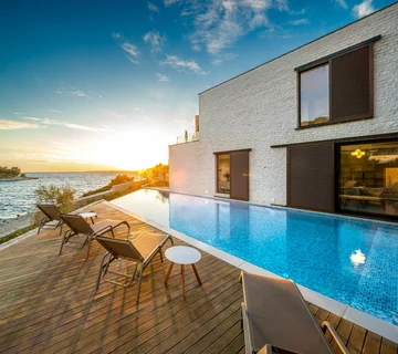 Seaside Retreat Villa with Infinity Pool in Primošten