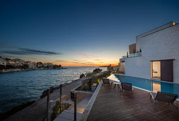 Seaside Retreat Villa with Infinity Pool in Primošten