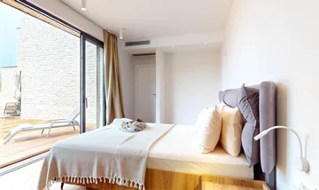 Beachfront Villa with Infinity Pool in Primošten