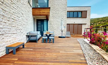 Beachfront Villa with Infinity Pool in Primošten