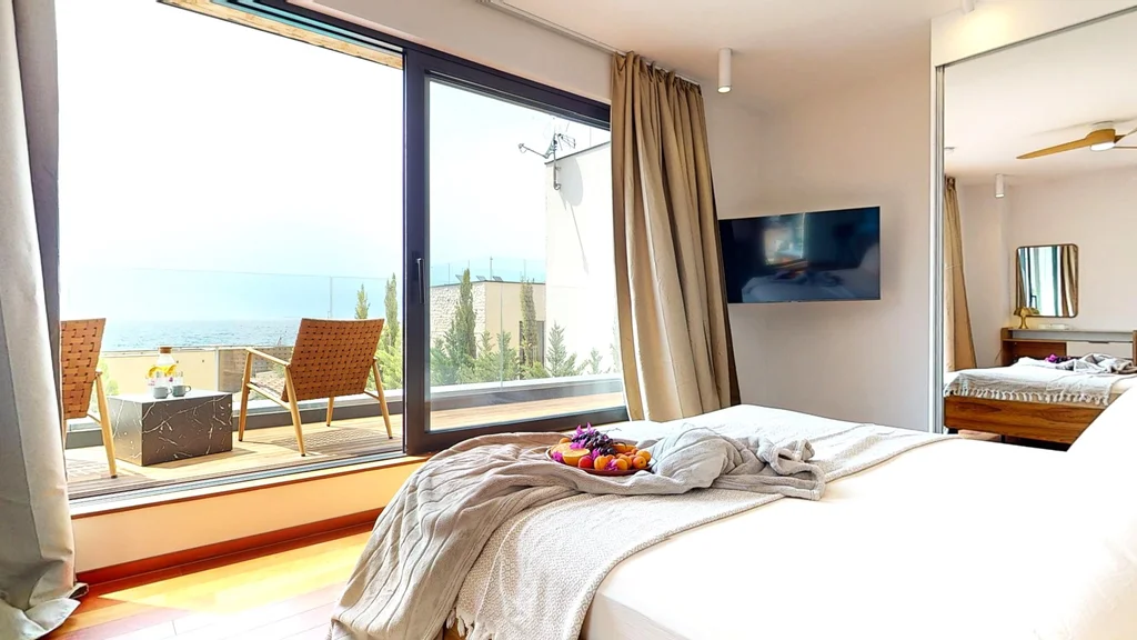 Beachfront Villa with Infinity Pool in Primošten