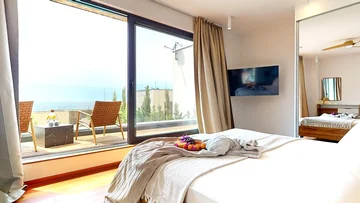 Beachfront Villa with Infinity Pool in Primošten