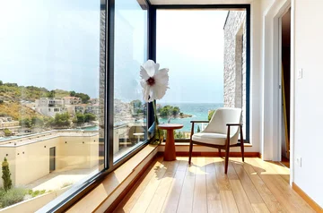 Beachfront Villa with Infinity Pool in Primošten