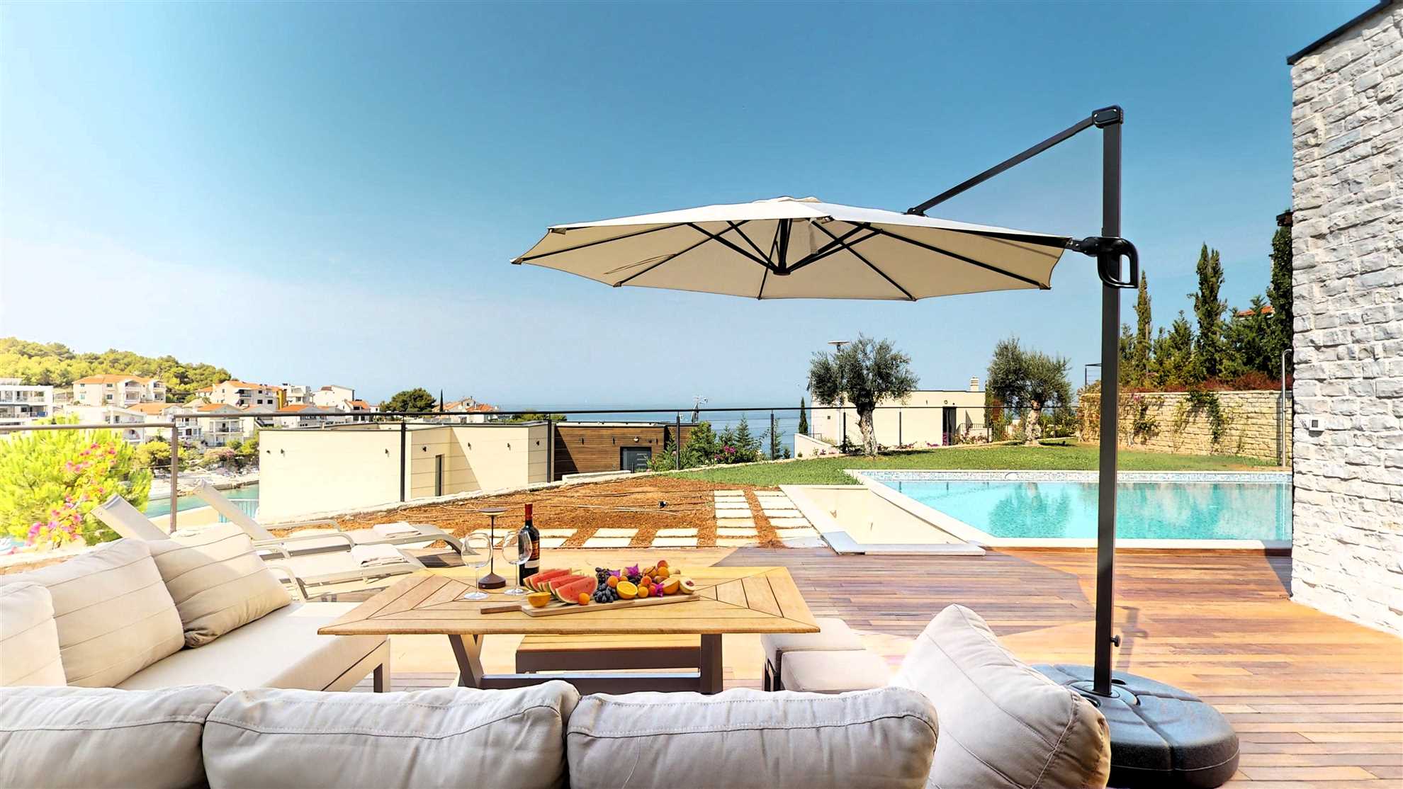Villa Flora Mare VI s bazenom