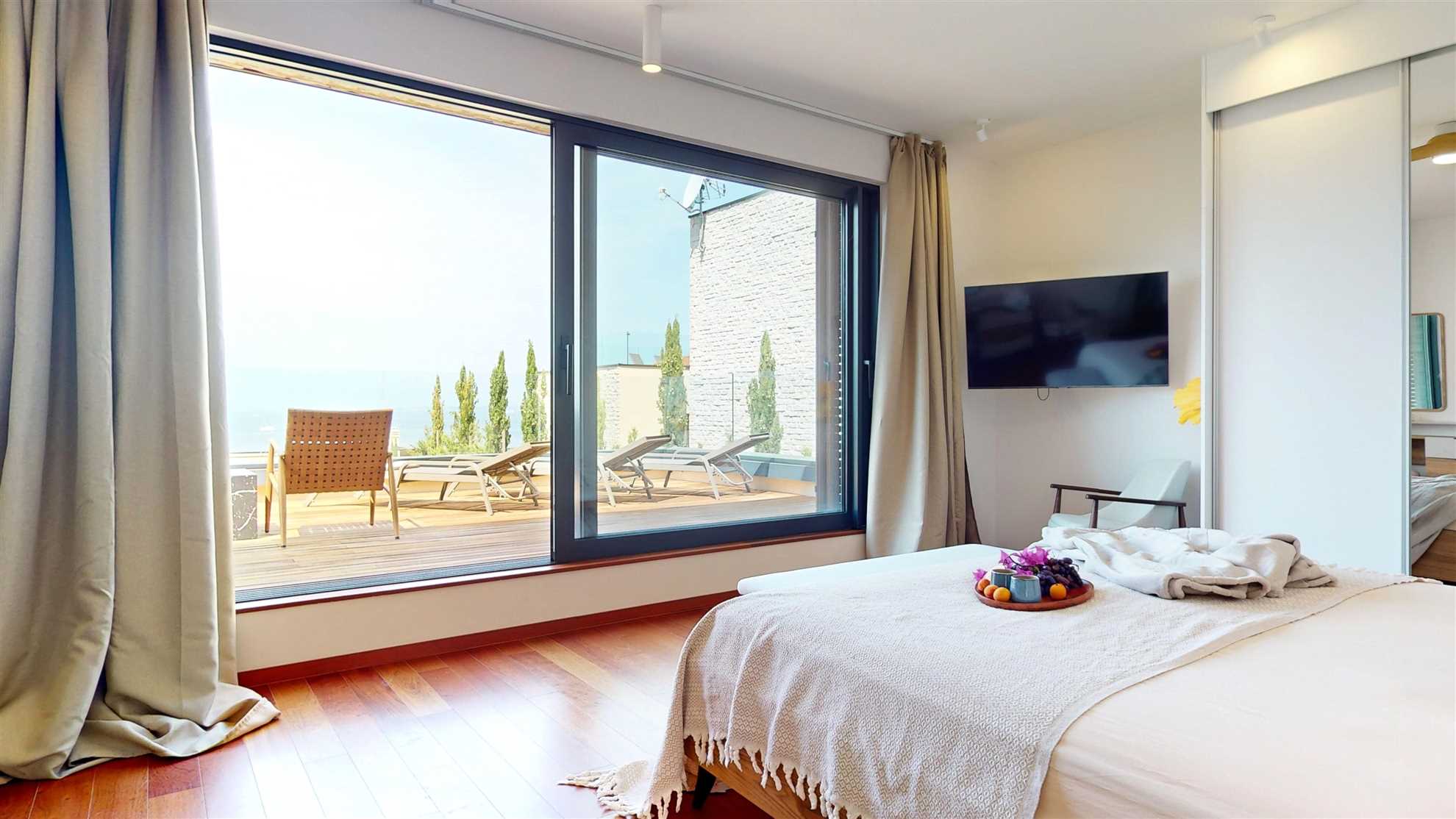 Villa Flora Mare VI s bazenom