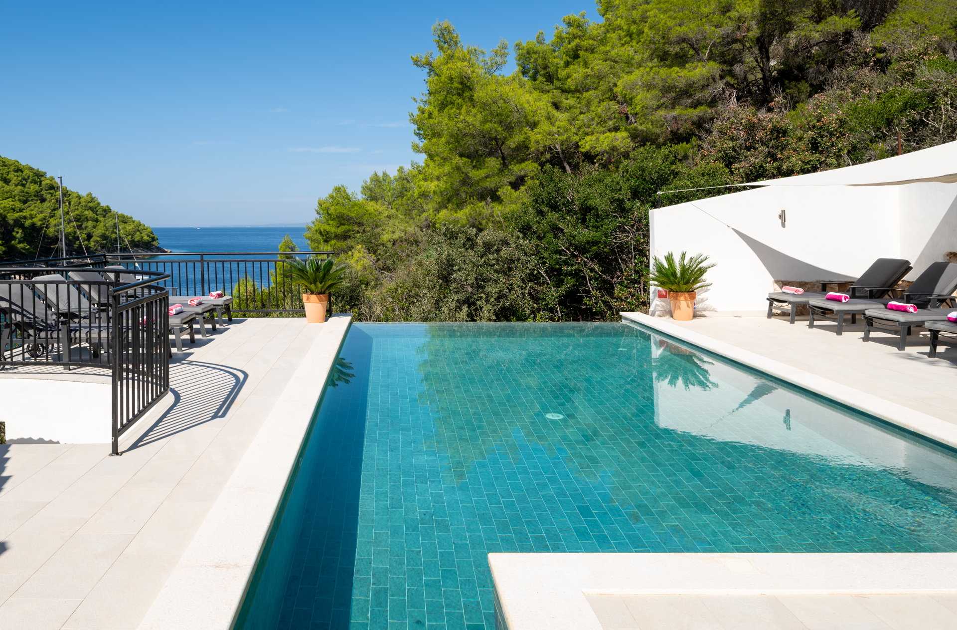 Beachfront Villa High Fly with Pool