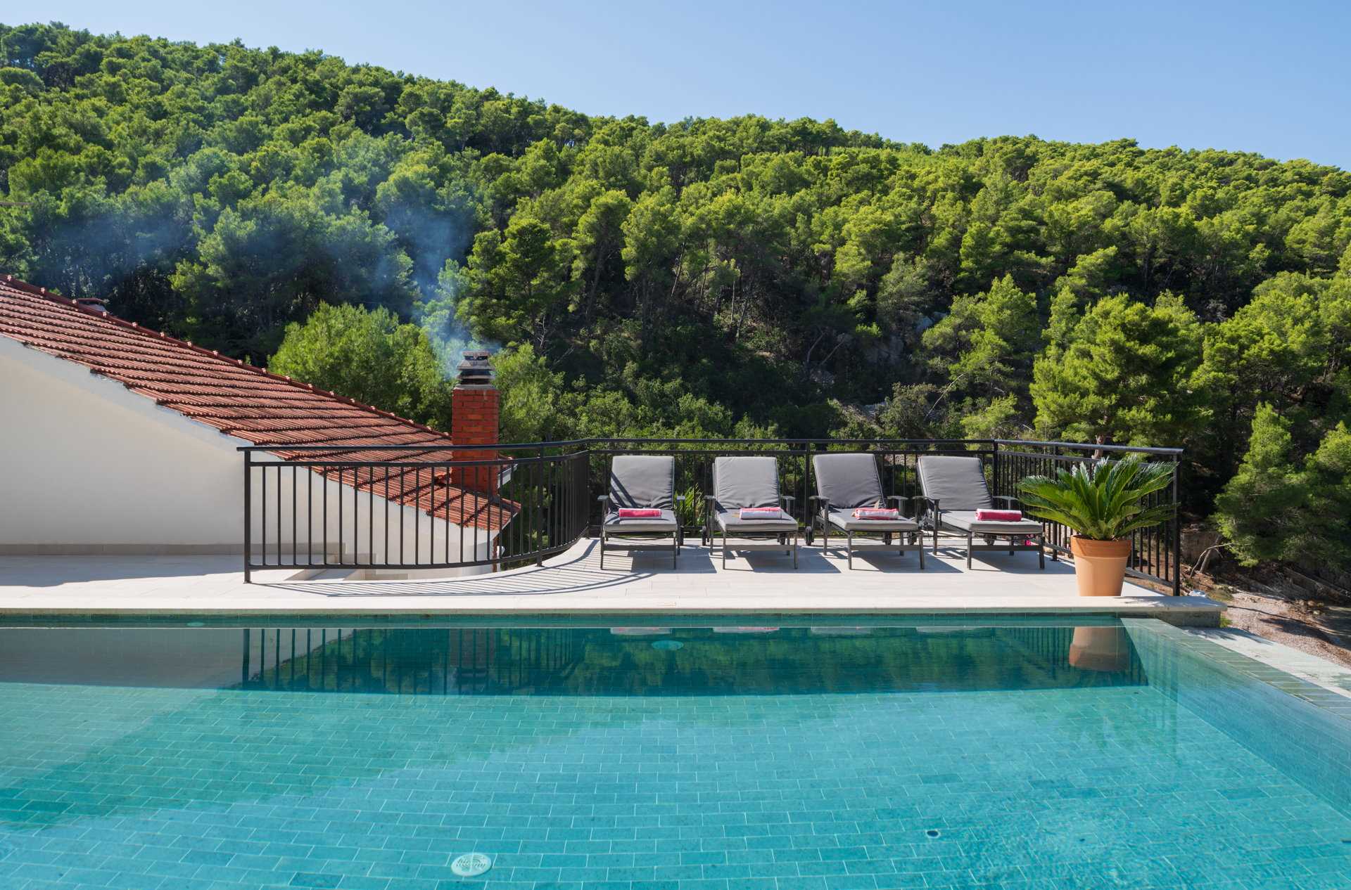 Beachfront Villa High Fly with Pool