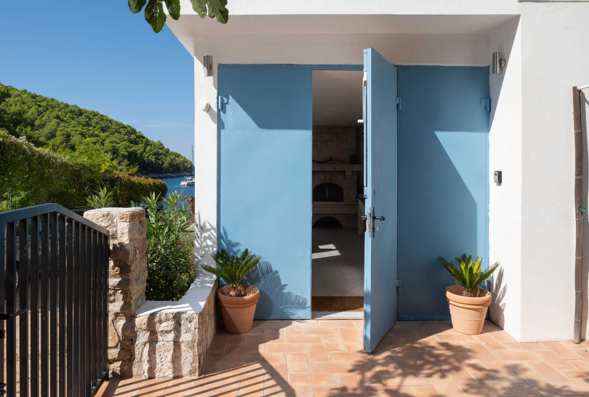Beachfront Villa High Fly with Pool