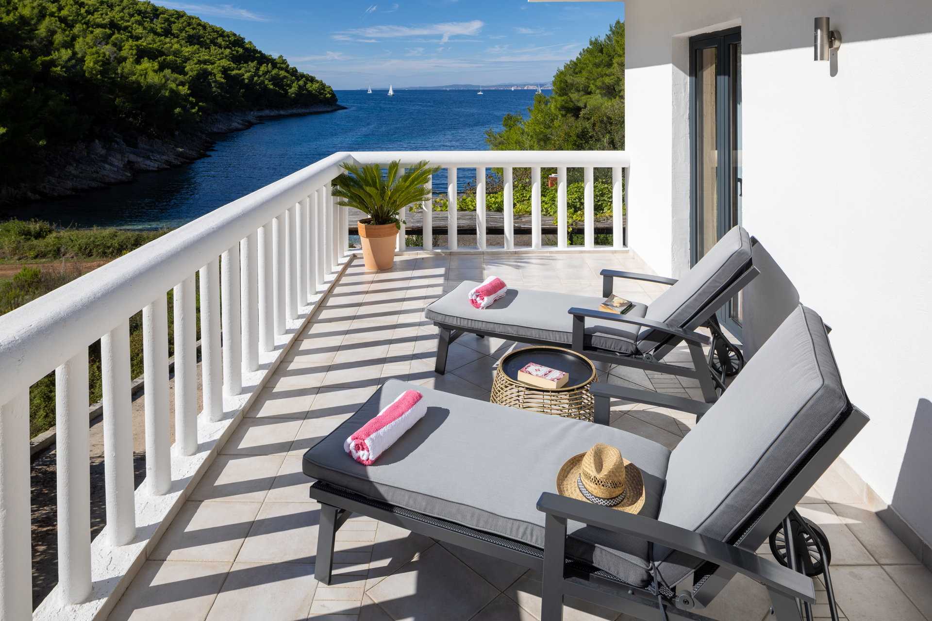 Beachfront Villa High Fly with Pool